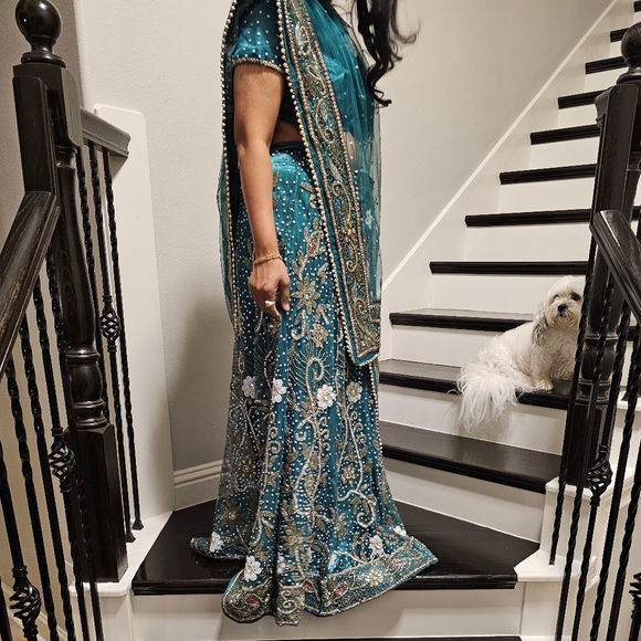 Dark green Kolkata handwork lehenga - Picture 8 of 8